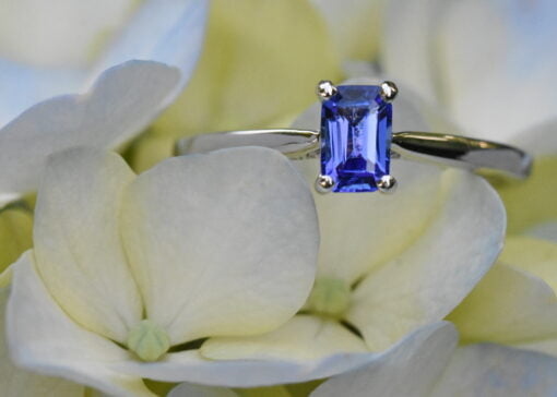 18ct White Gold Tanzanite Diamond Ring - Image 2