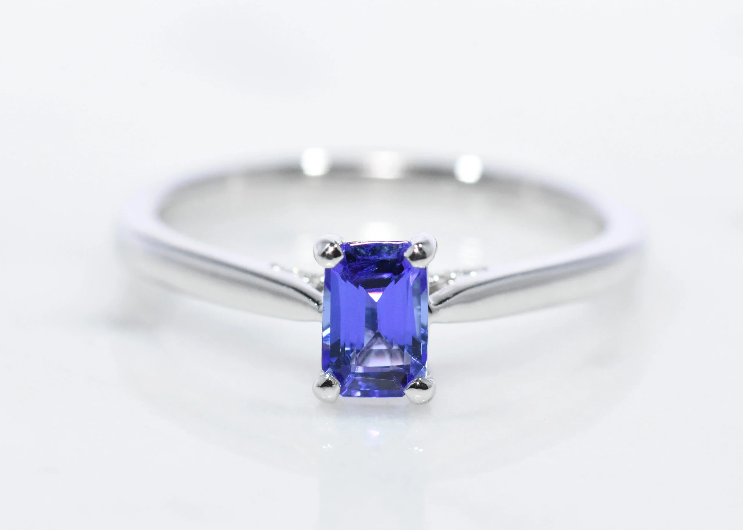 18ct White Gold Tanzanite Diamond Ring