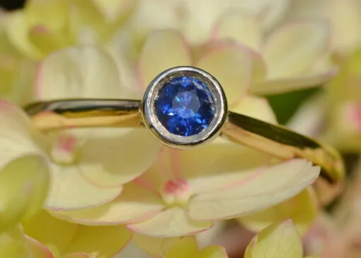 Blue Sapphire Single Stone Yellow Gold Ring - Image 3