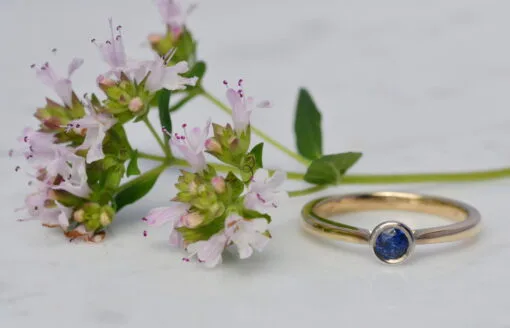 Blue Sapphire Single Stone Yellow Gold Ring - Image 4