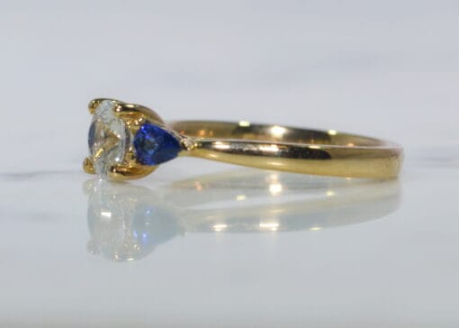 Three Stone Sapphire Yellow Gold Ring - Image 5