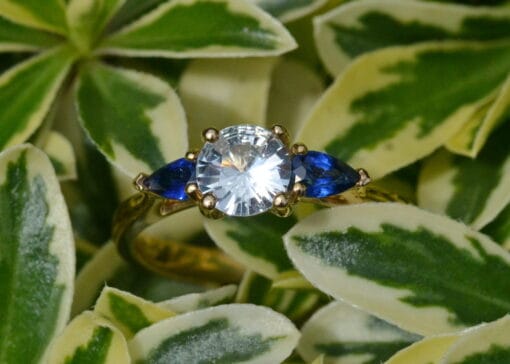 Three Stone Sapphire Yellow Gold Ring - Image 2