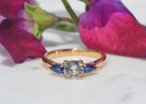Three Stone Sapphire Yellow Gold Ring - Image 4