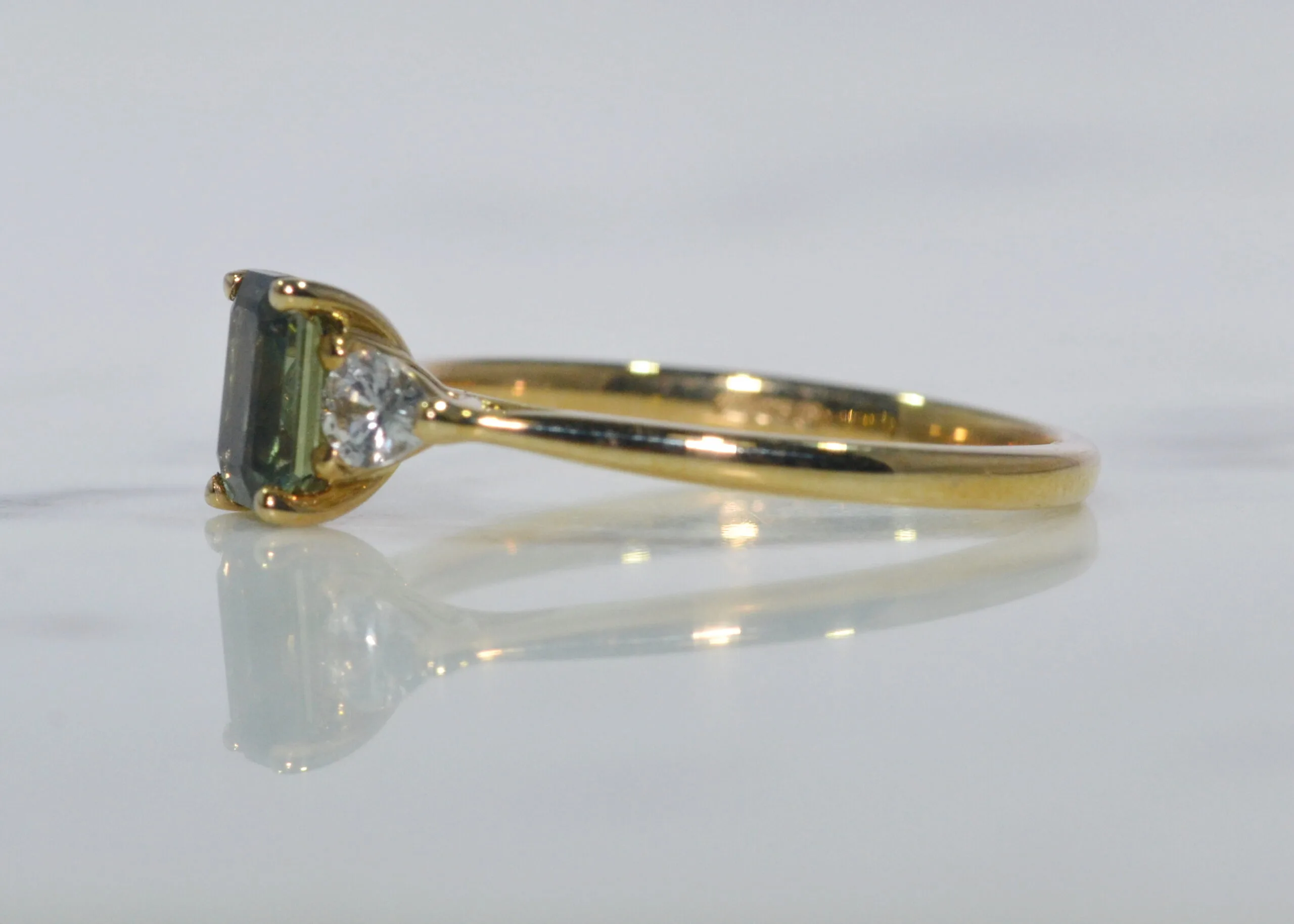 Green and White Three Stone Sapphire Ring - Image 4