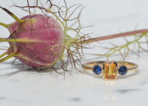 Three Stone Sapphire Gold Ring - Image 5