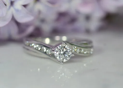 18ct White Gold Diamond Twist Ring - Image 3
