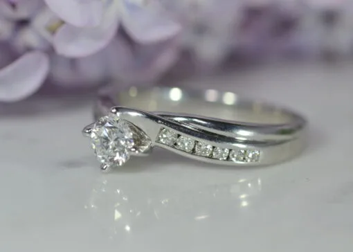 18ct White Gold Diamond Twist Ring - Image 2