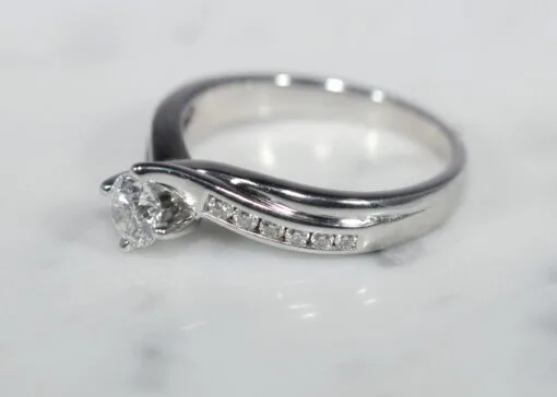 18ct White Gold Diamond Twist Ring - Image 4