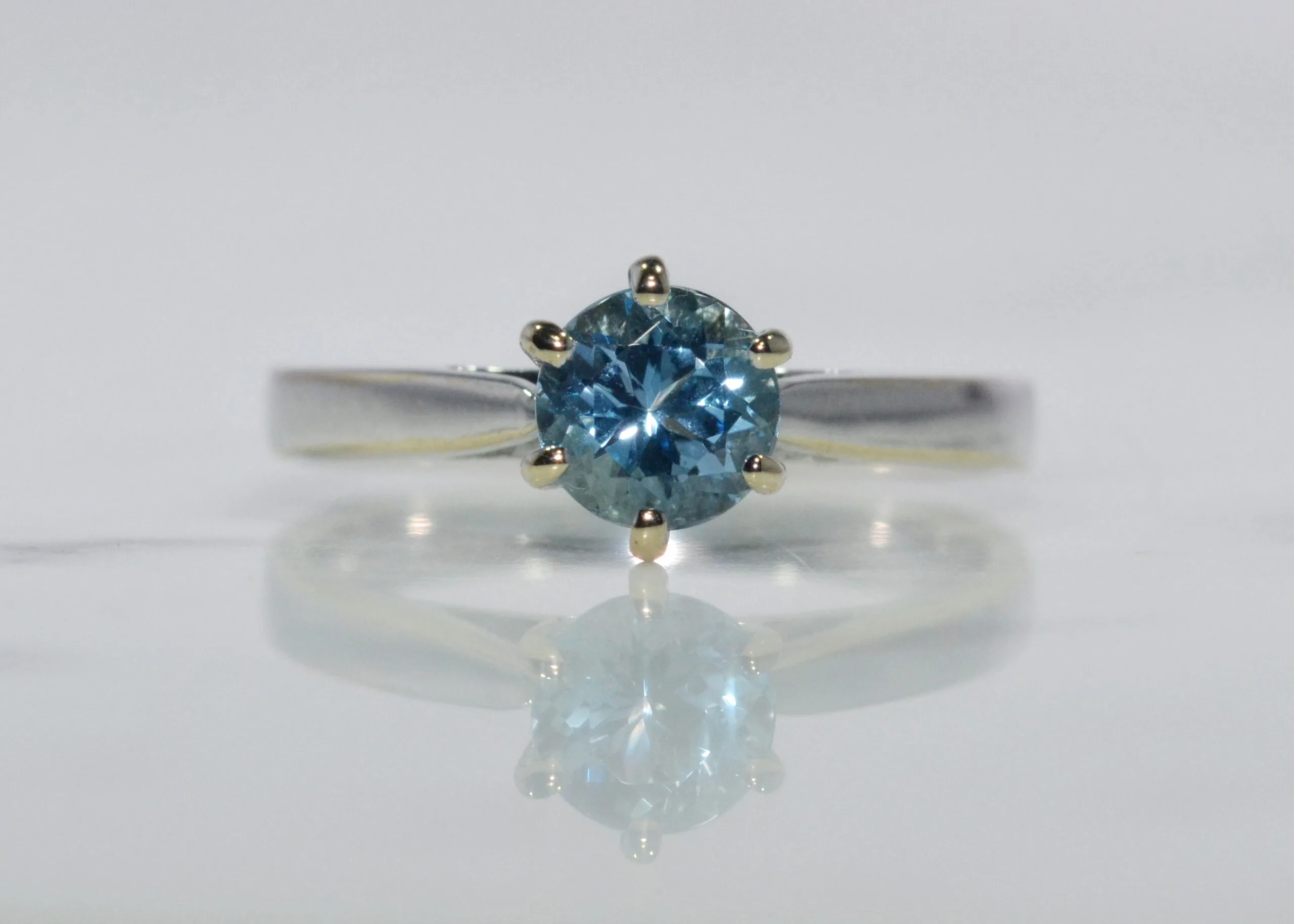 aquamarine 18ct white gold solitaire ring