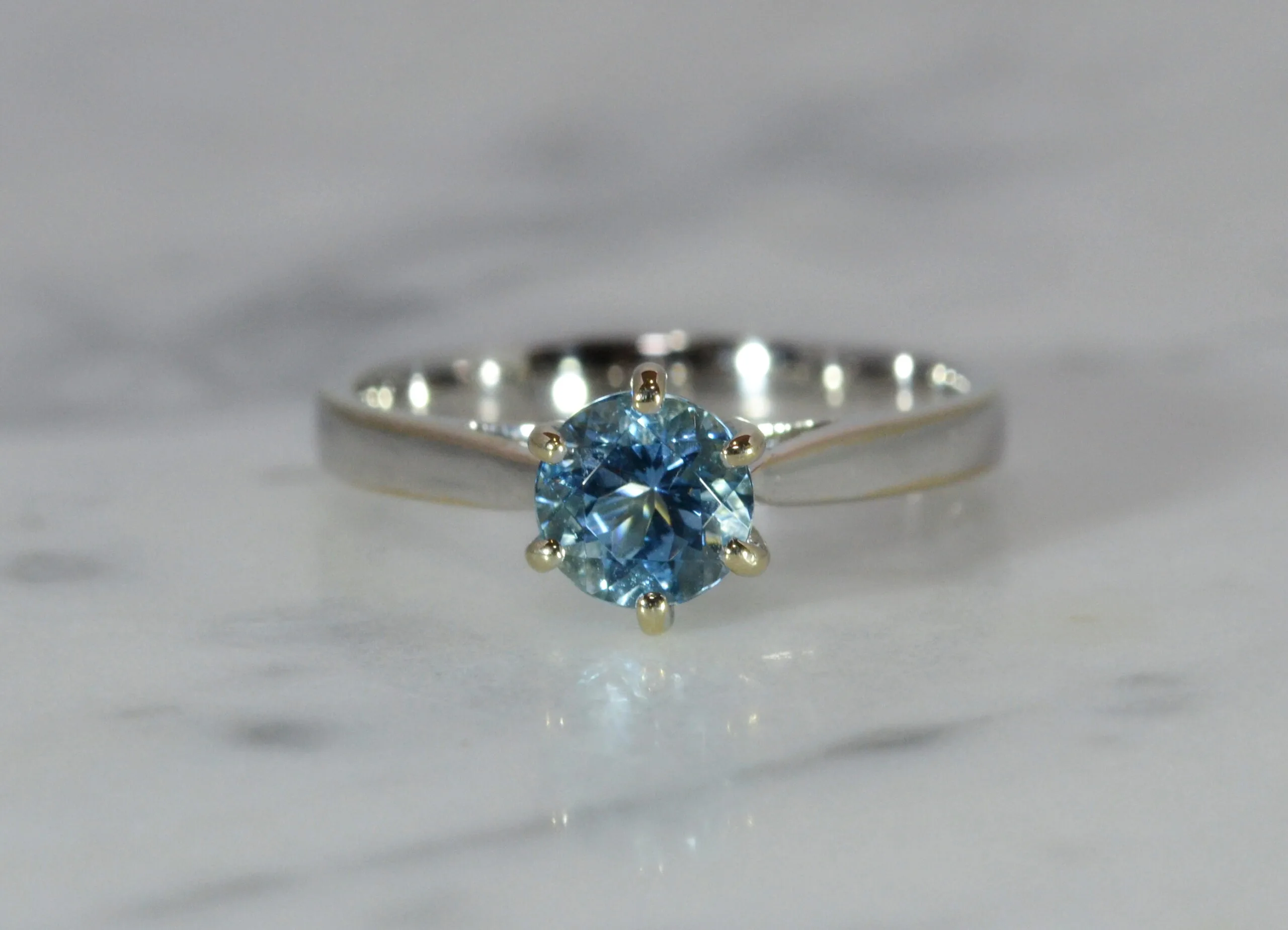 Aquamarine 18ct White Gold Solitaire Ring - Image 2