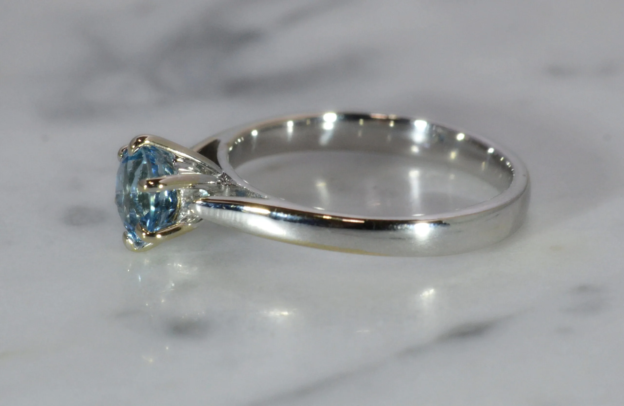 Aquamarine 18ct White Gold Solitaire Ring - Image 3