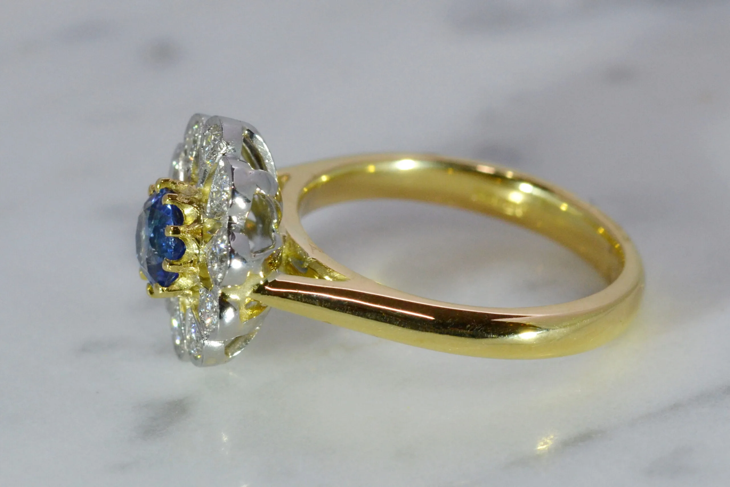 Sapphire and Diamond 18ct Gold Ring - Image 3