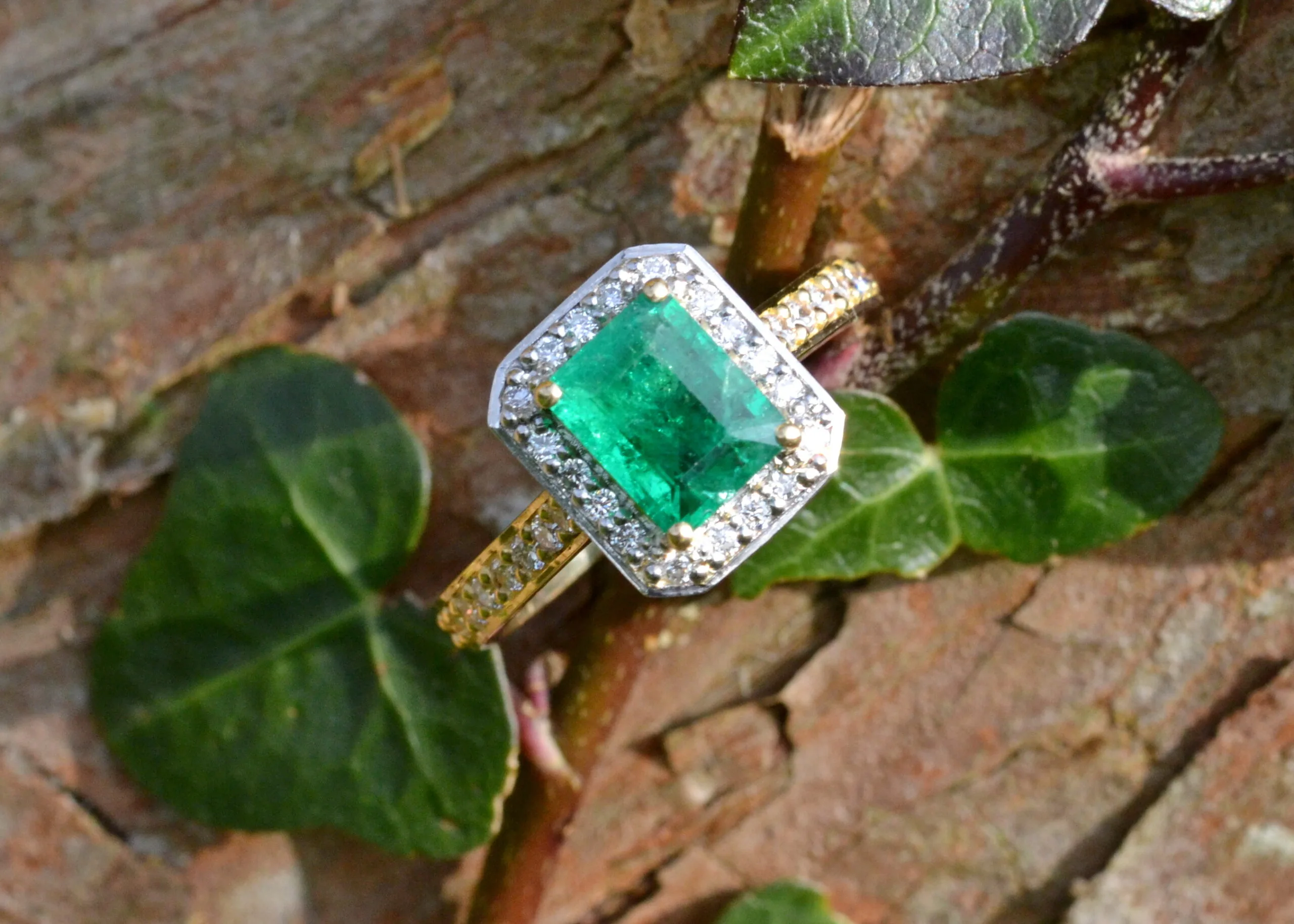 Emerald and Diamond set Cluster Ring - Image 3