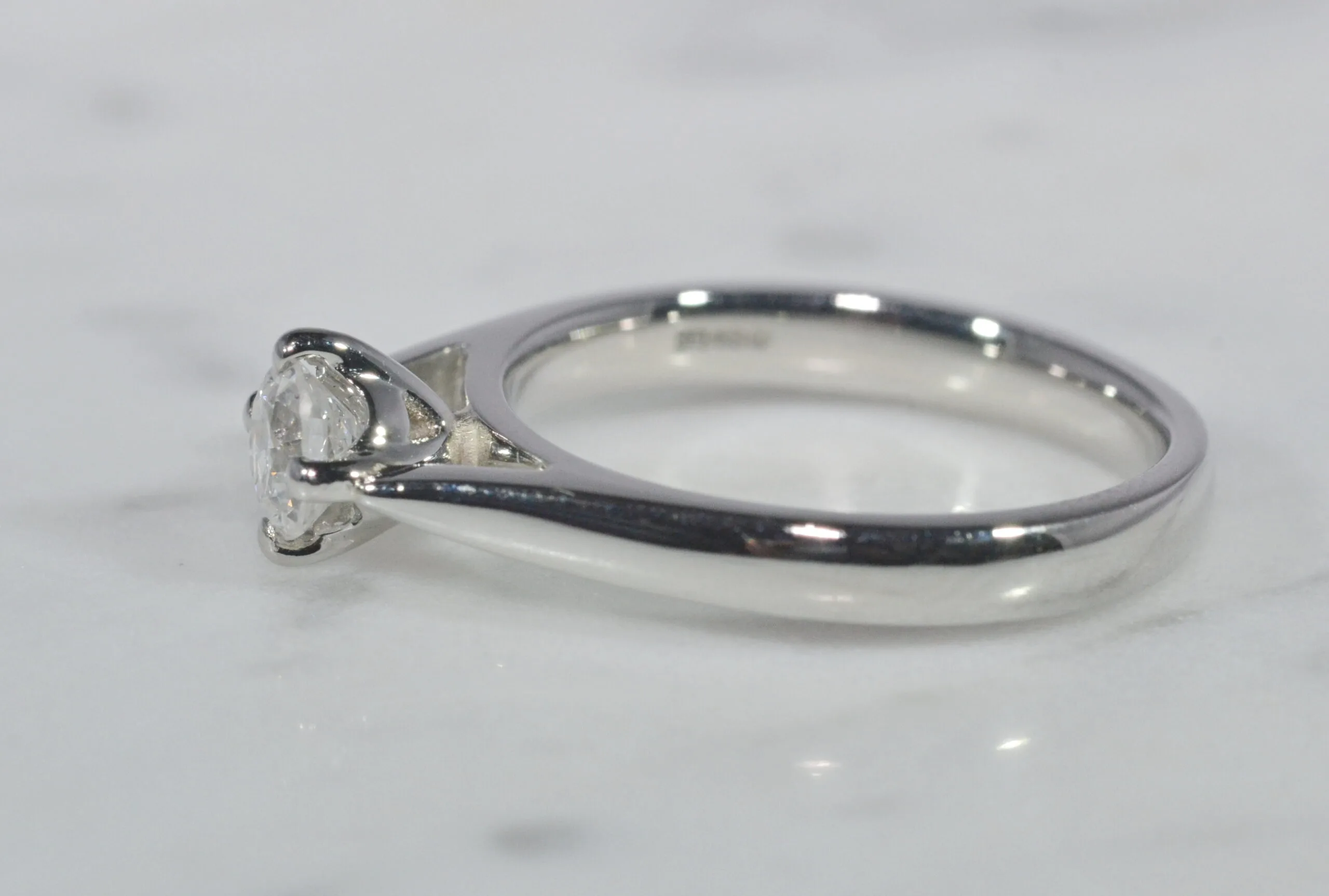 Diamond Set Single Stone Platinum Ring - Image 4