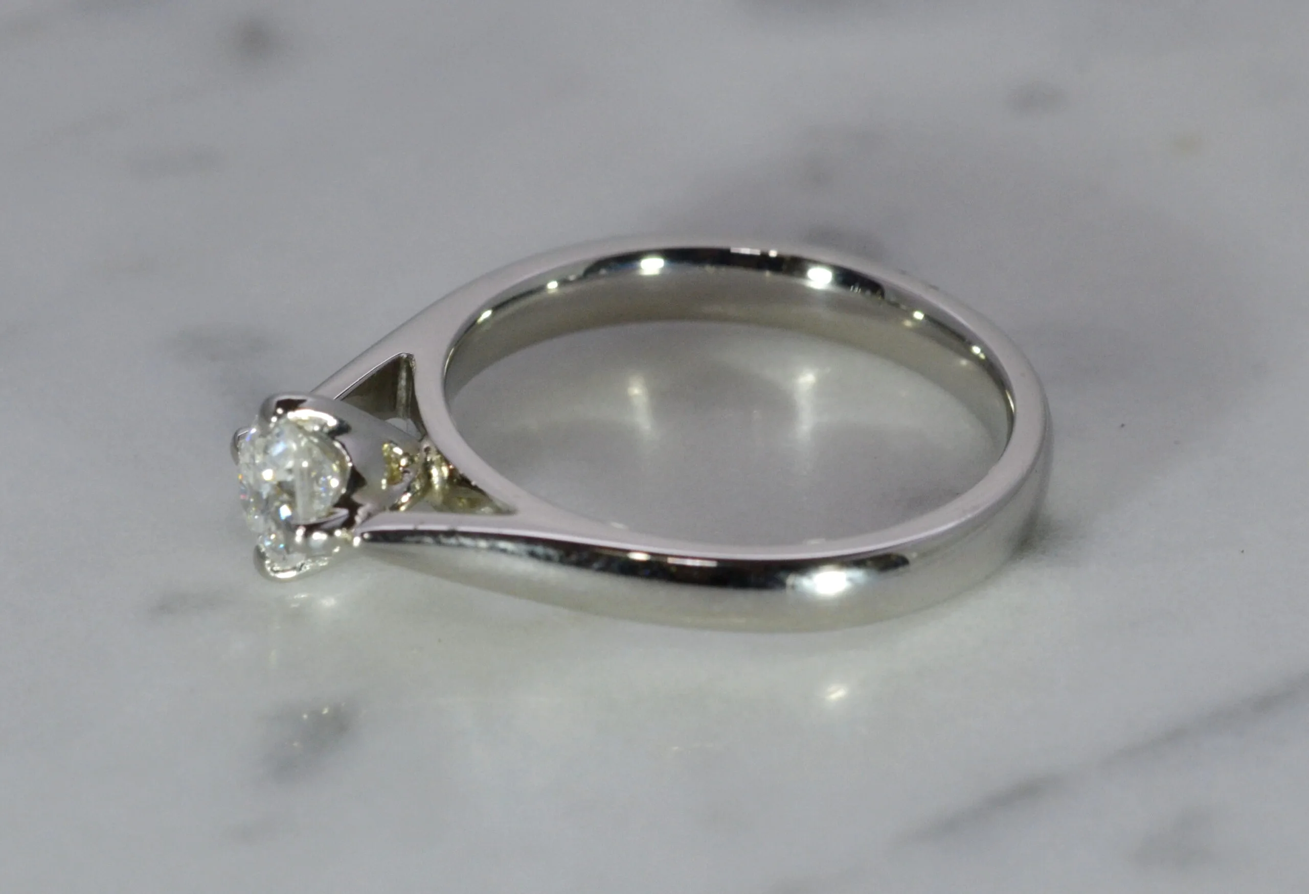 Diamond Set Single Stone Platinum Ring - Image 2