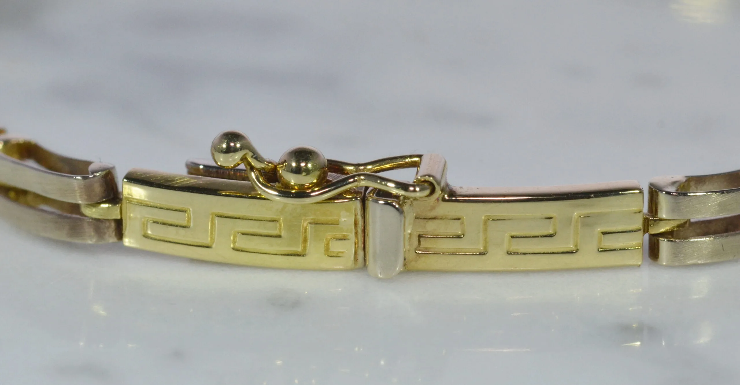 18ct Two Colour Panel Bracelet - Image 4