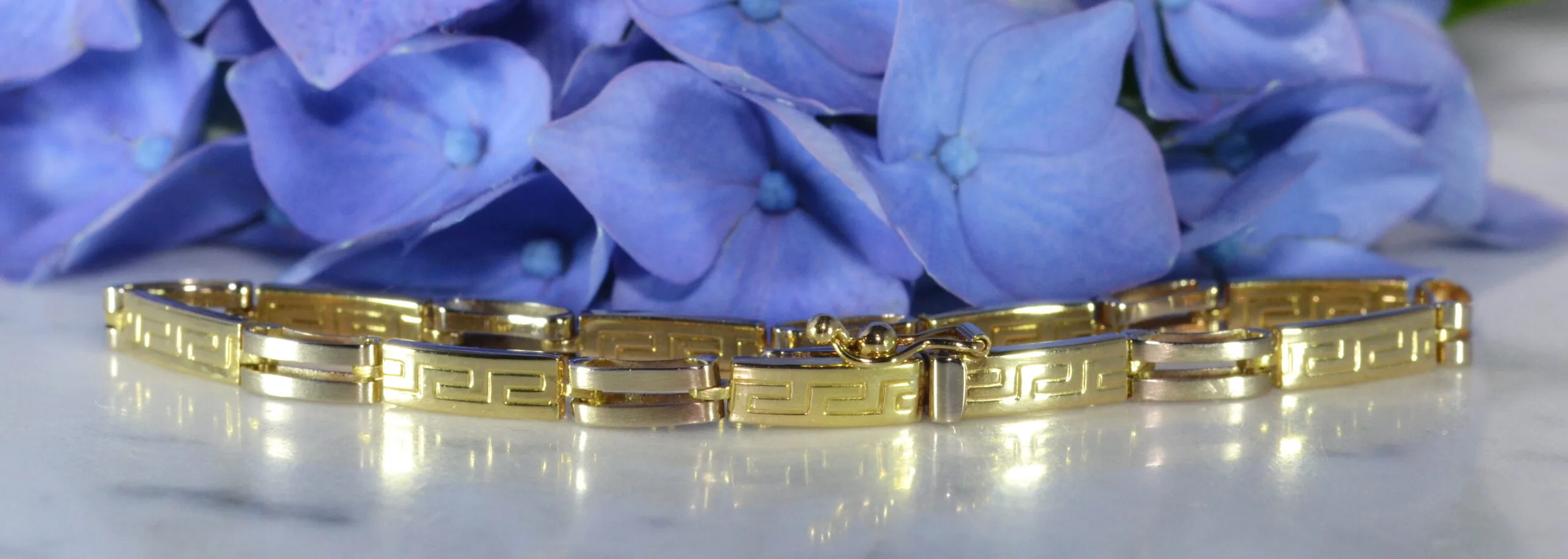 18ct Two Colour Panel Bracelet - Image 2