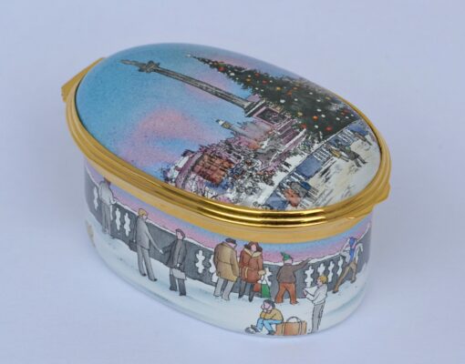 Halcyon Days Christmas in Trafalgar Square Enamel Box - Image 3