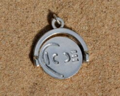 love looe round pendant